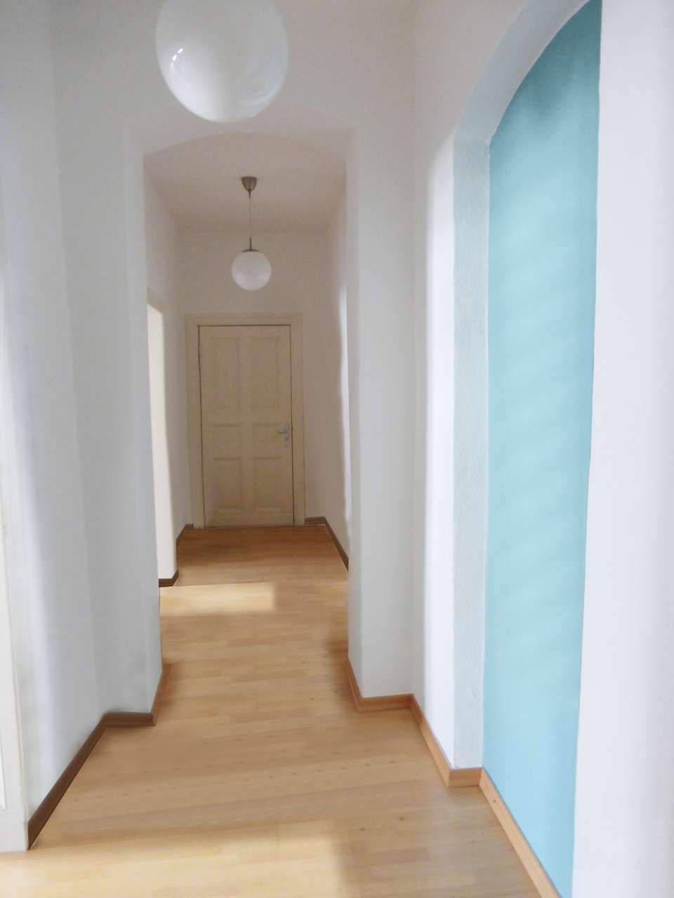 TOPLAGE provisionsfrei, z.Zt. vermietete 4-Zi-Altbau mit Fahrstuhl im 3. OG