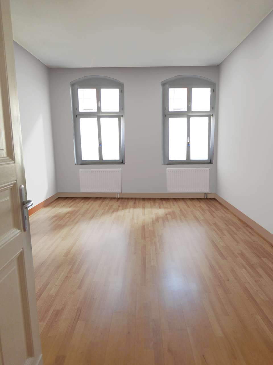 TOPLAGE provisionsfrei, z.Zt. vermietete 4-Zi-Altbau mit Fahrstuhl im 3. OG