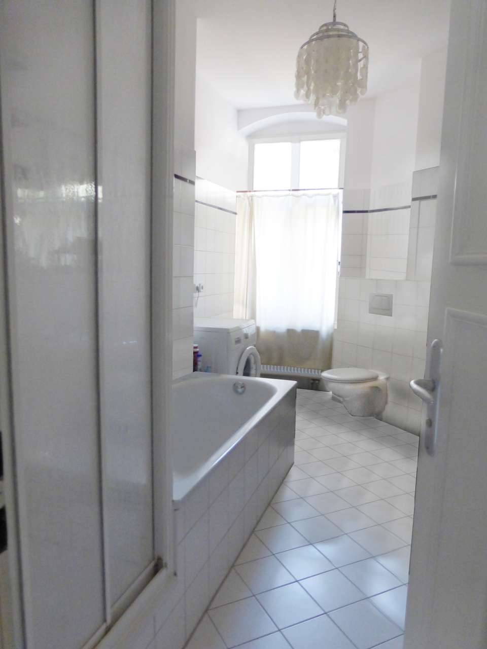 TOPLAGE provisionsfrei, z.Zt. vermietete 4-Zi-Altbau mit Fahrstuhl im 3. OG