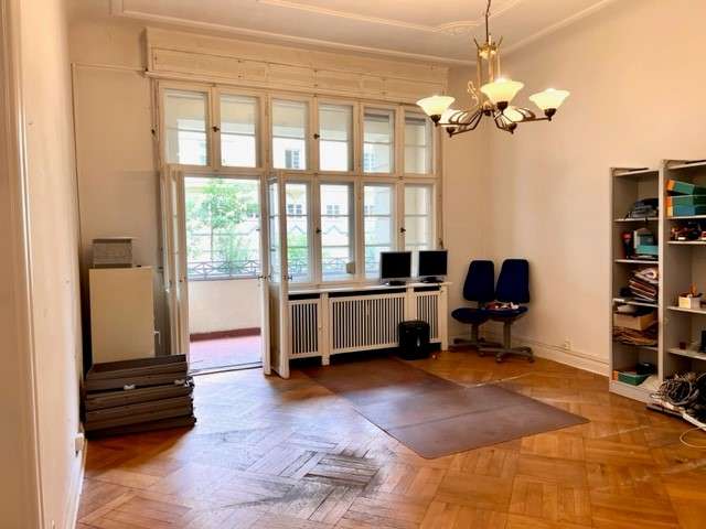 Repräsentative Räume für Büro oder Praxis im Westend