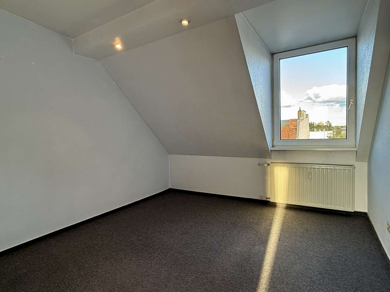 bezugsfreie 2,5 Zimmer Dachgeschoßwohnung mit Terrasse