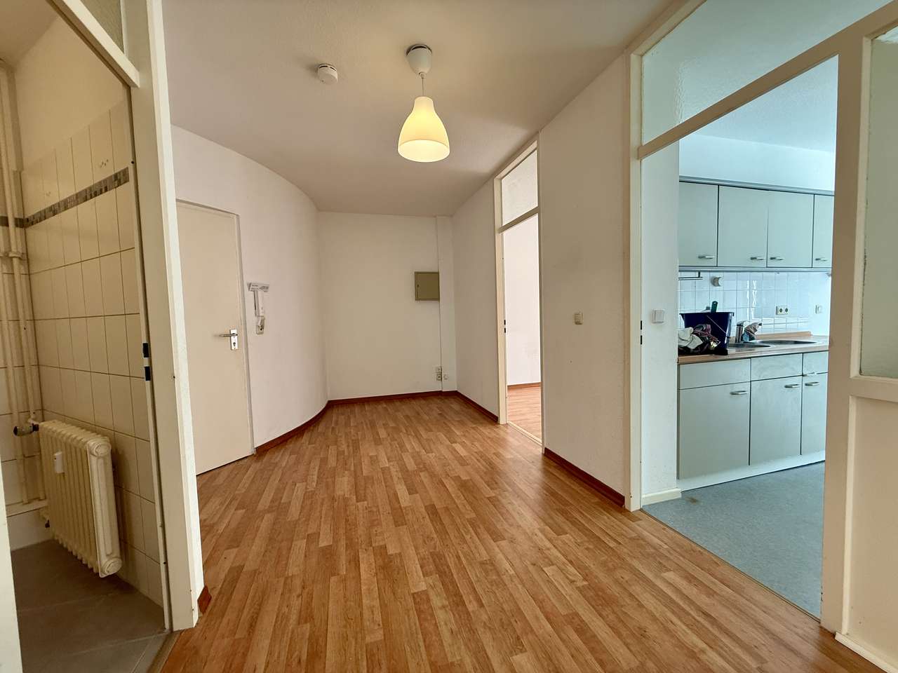 Bezugsfrei & im Grünen: Großzügige 3-Zimmer-Wohnung mit Balkon in der Pfarrsiedlung Rudow