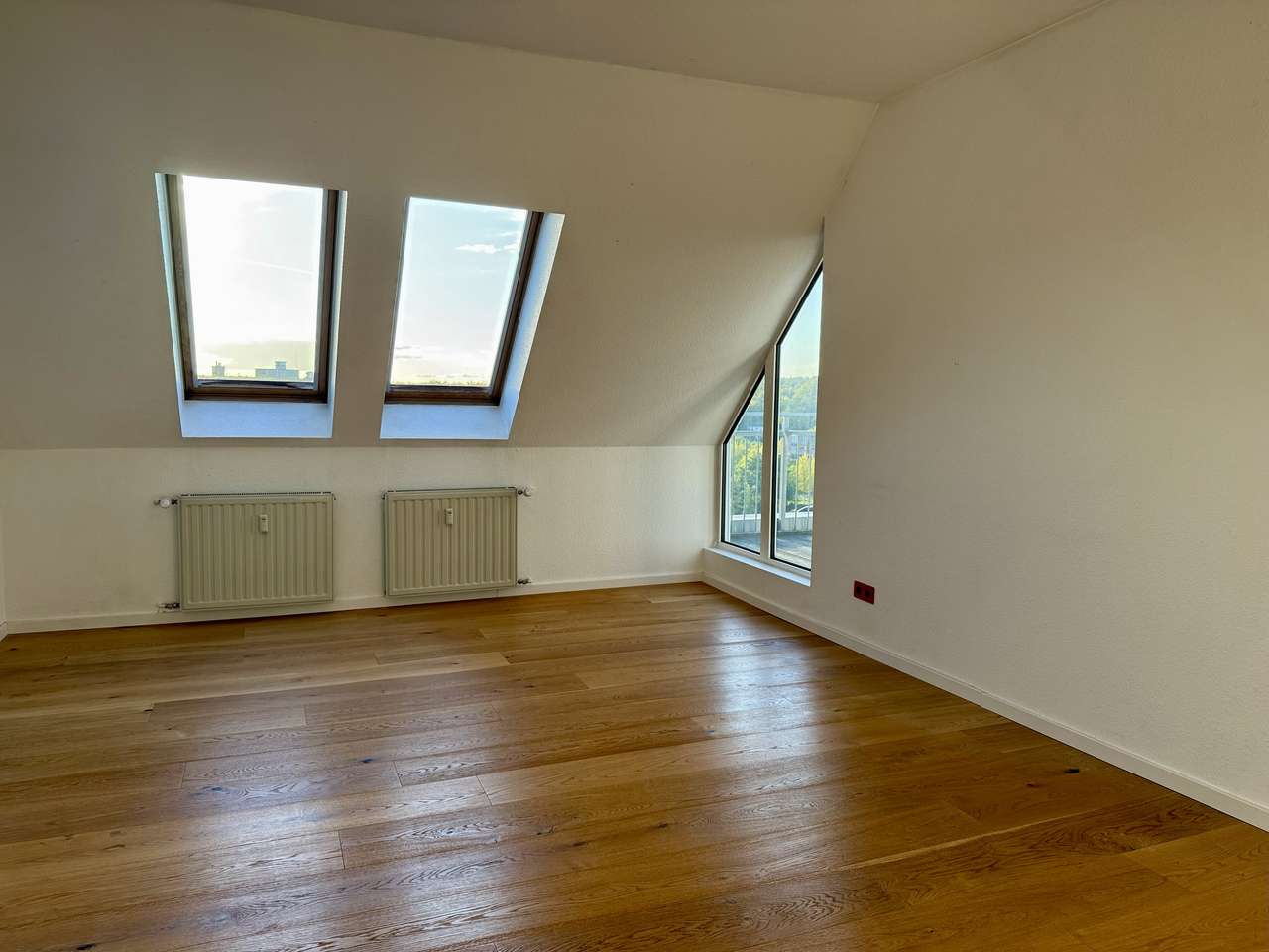 bezugsfreies 2,5 Zimmer Dachgeschoß mit Balkon und Dachterrassen Option