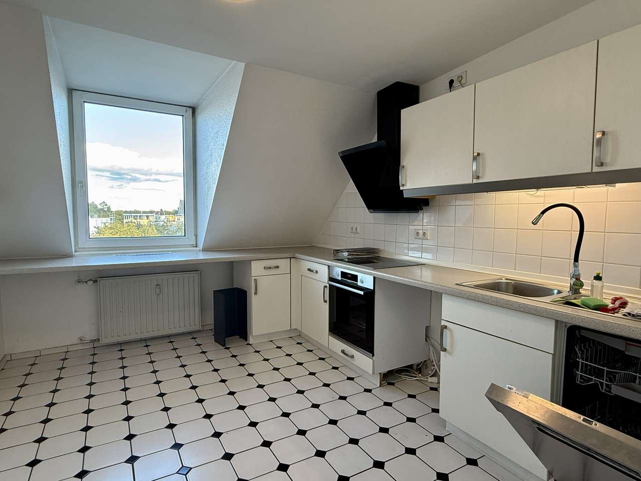 bezugsfreies 2,5 Zimmer Dachgeschoß mit Balkon und Dachterrassen Option