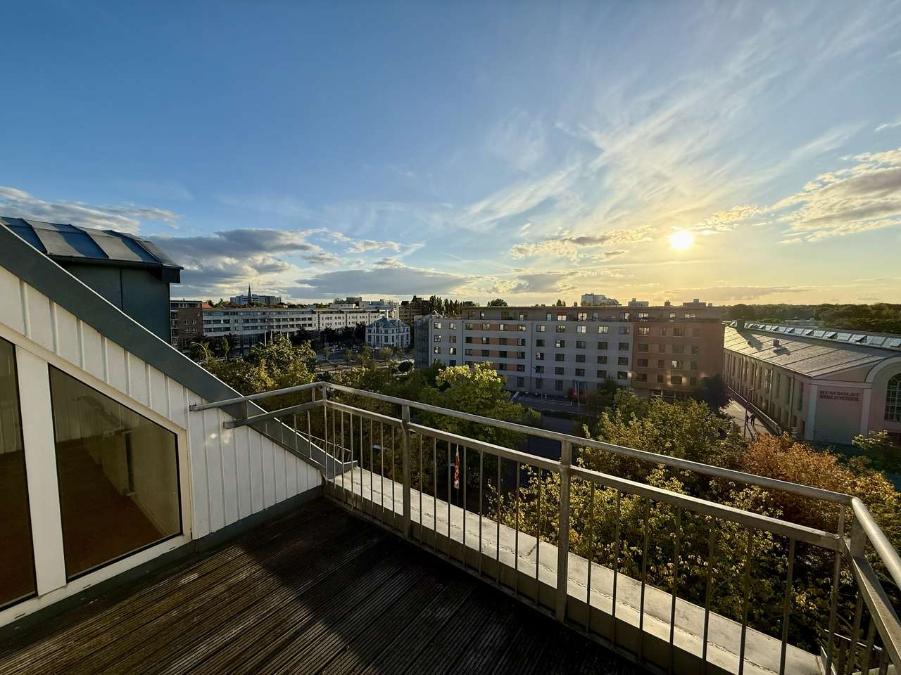 bezugsfreies 2,5 Zimmer Dachgeschoß mit Balkon und Dachterrassen Option