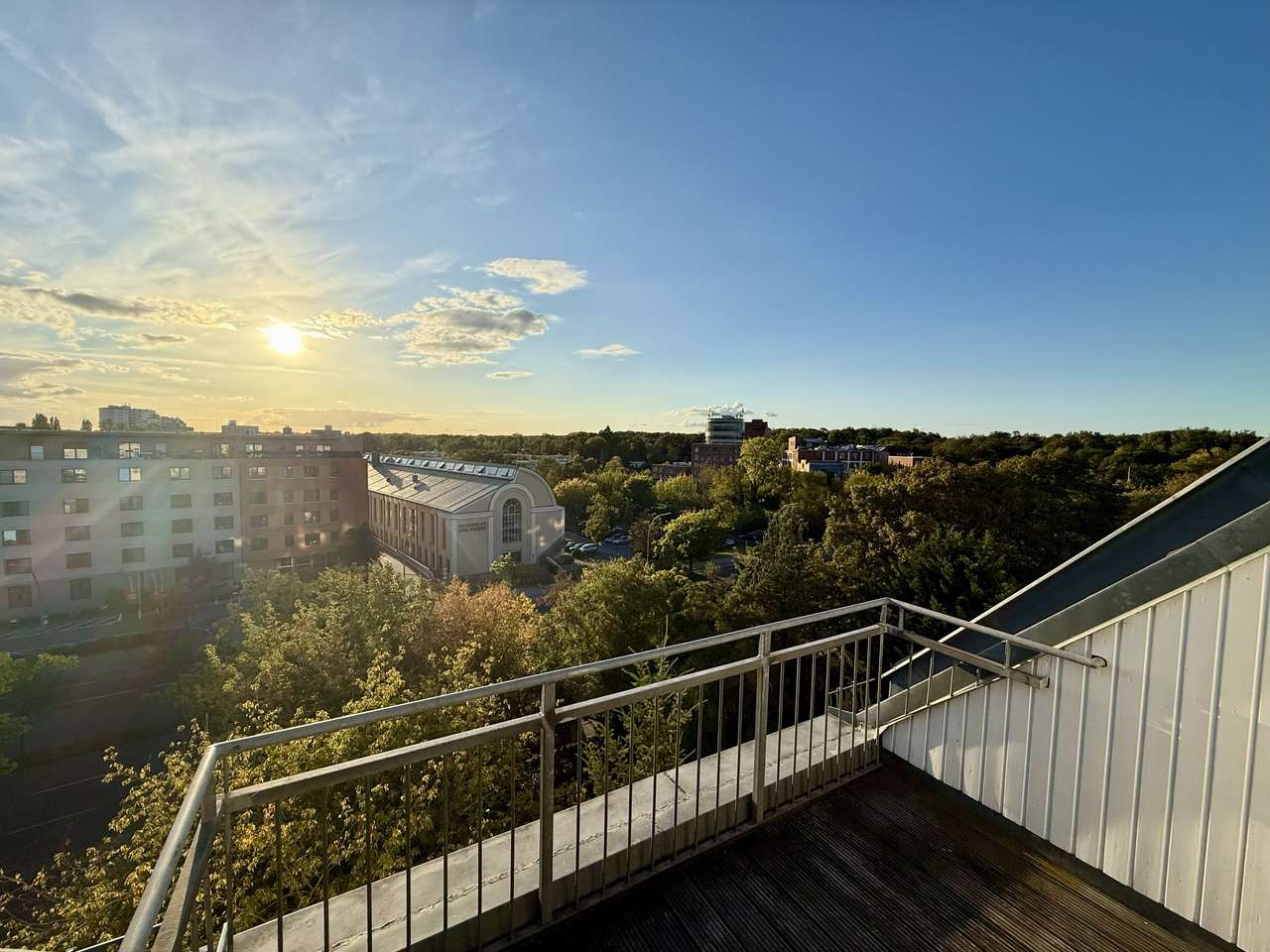 bezugsfreies 2,5 Zimmer Dachgeschoß mit Balkon und Dachterrassen Option