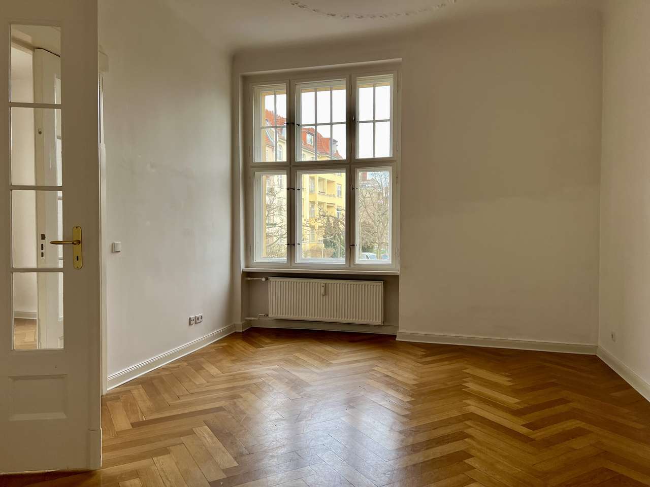 4 Zimmer Altbau Wohnung mit 2 Balkonen