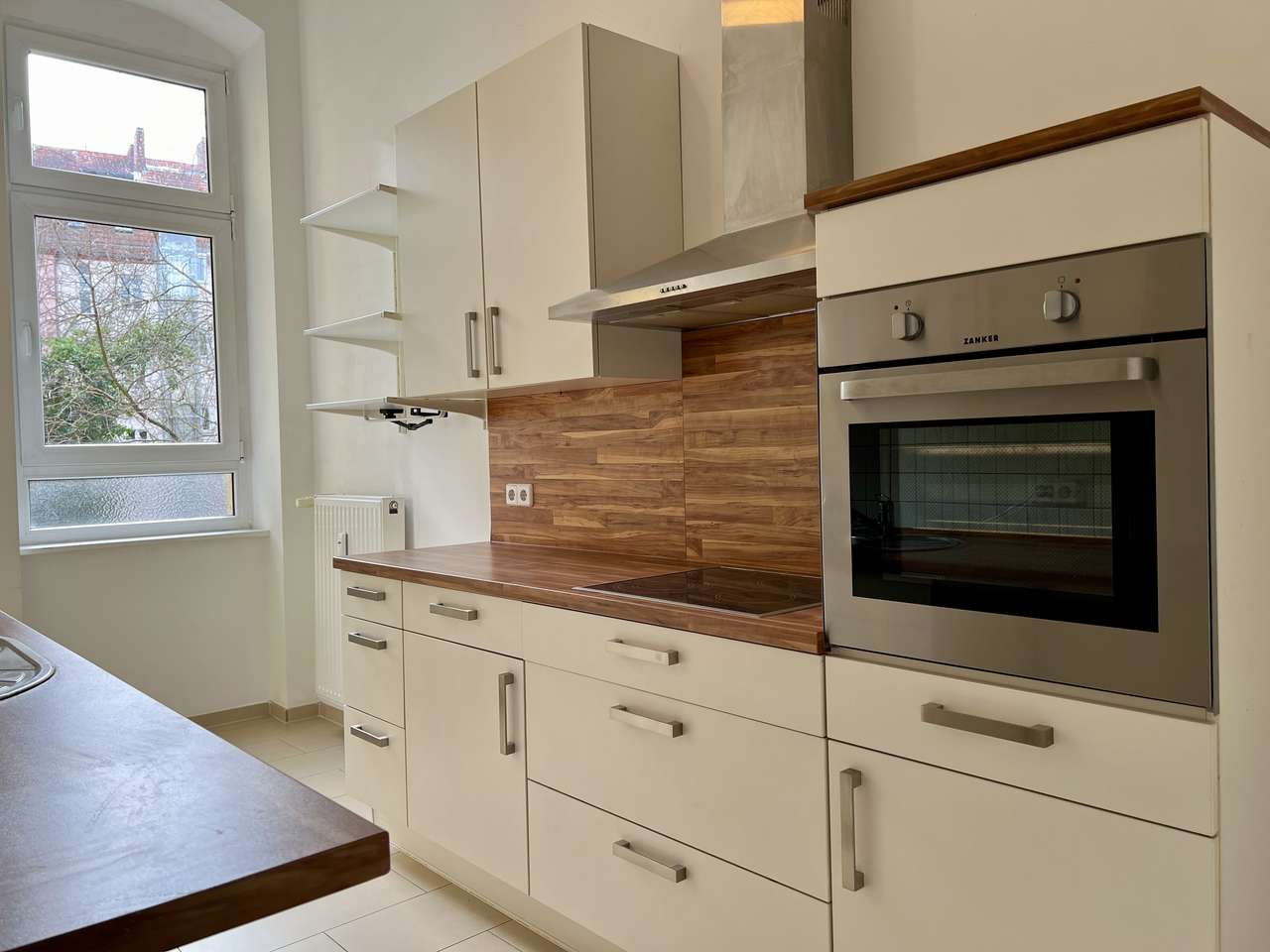 4 Zimmer Altbau Wohnung mit 2 Balkonen
