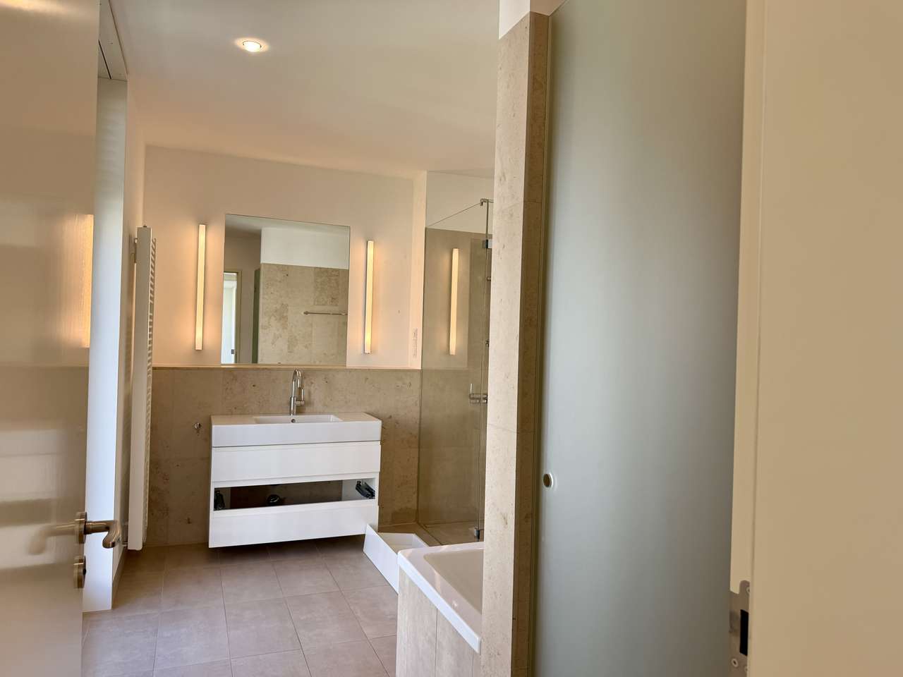 großes Badezimmer großes Badezimmer