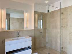 großes Badezimmer großes Badezimmer