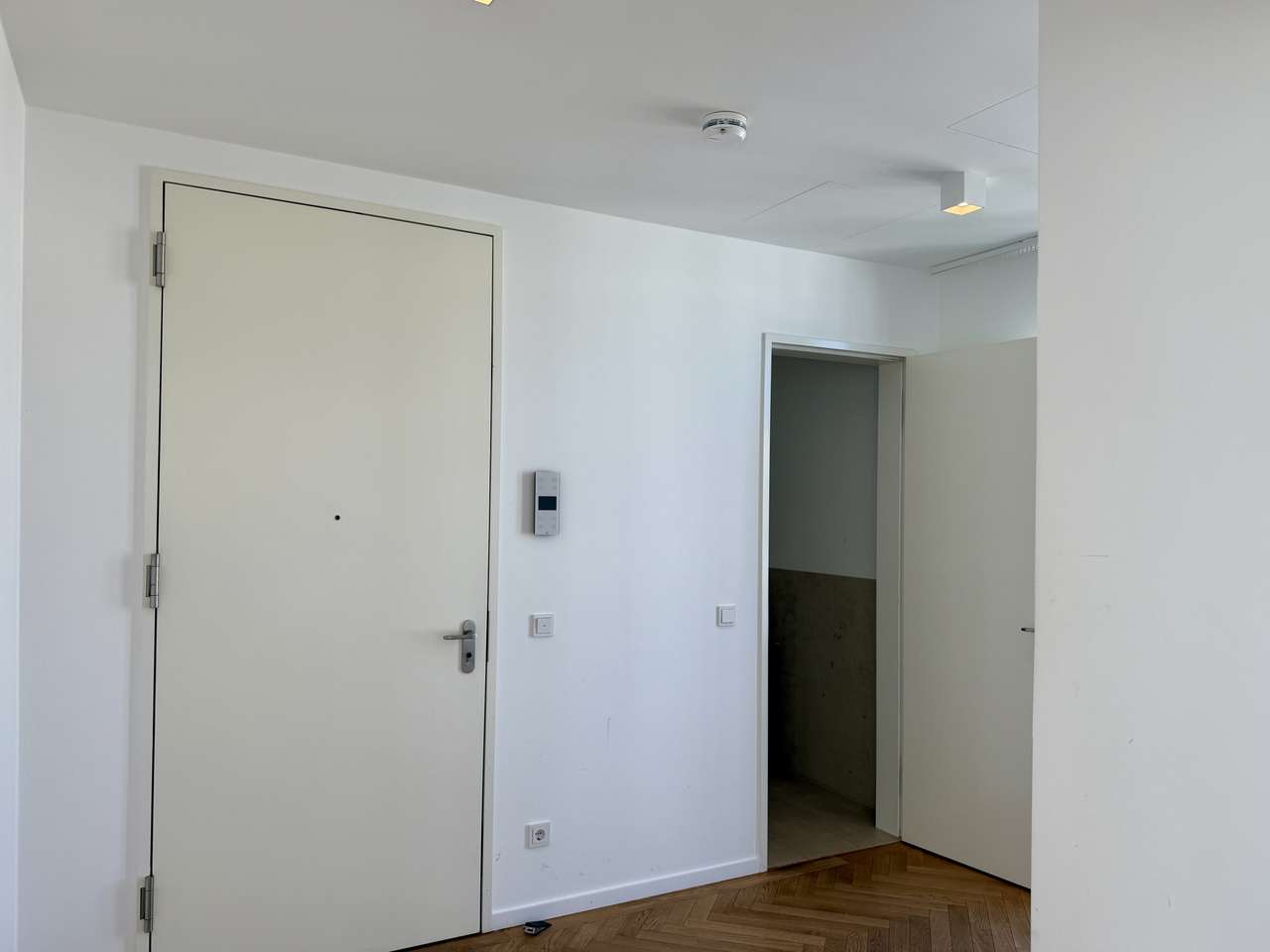 Flur 4.OG Wohnungseingang Flur 4.OG Wohnungseingang