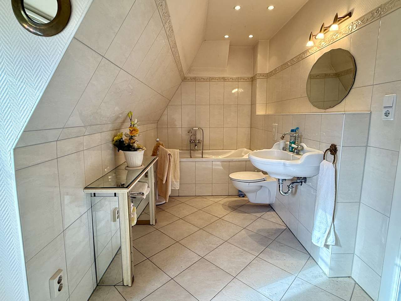 Badezimmer im OG Badezimmer im OG