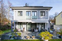 Ansicht mit Terrasse Ansicht mit Terrasse